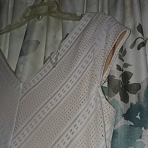 WHITE LACE V-NECK DRESS Lined - Picture 4 of 7